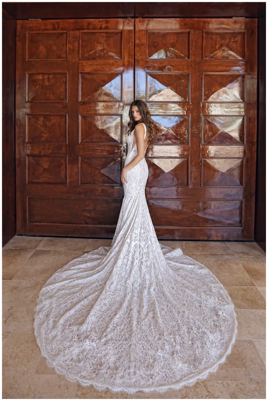 Enzoani 2019 Neptune Dimitras Bridal Chicago Modern Lace Wedding Dress With Plunging V Back And 8340